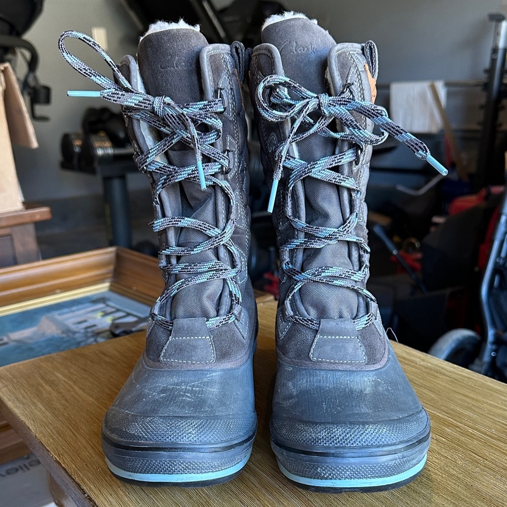 Clarks Women's Brown Lace-Up Winter Boots